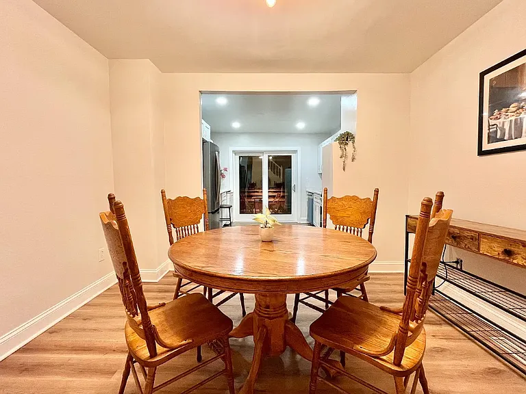 2725 Huntingdon Ave — Photo 10