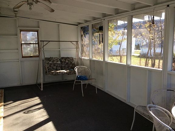 5th image of 318 Conklin Ave