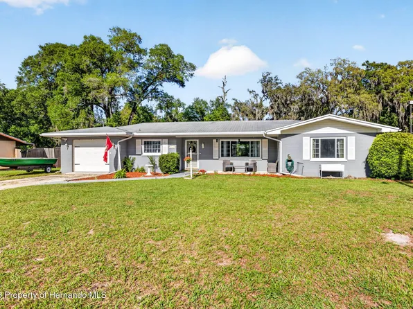 5068 Lakewood Dr, Dade City, FL 33523