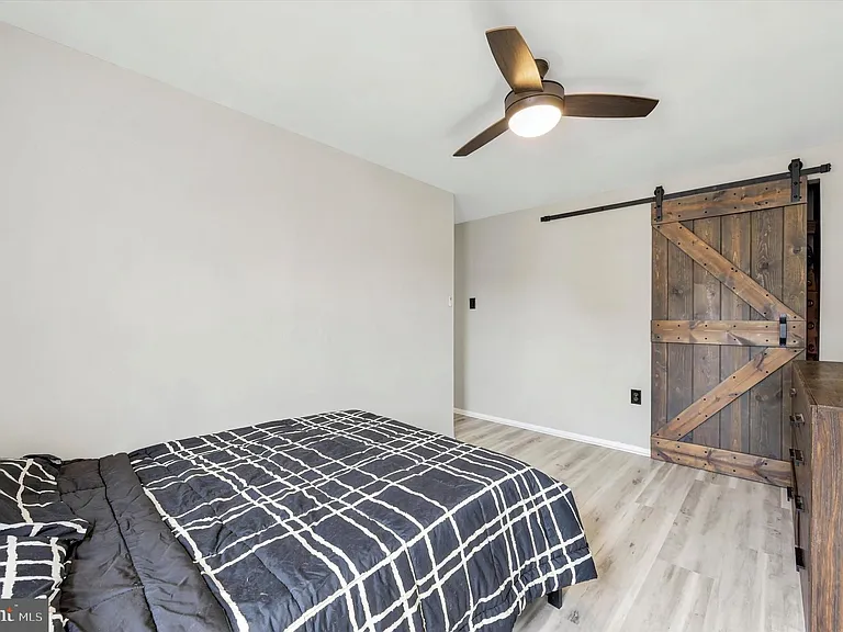 1221 S Melville St — Photo 18