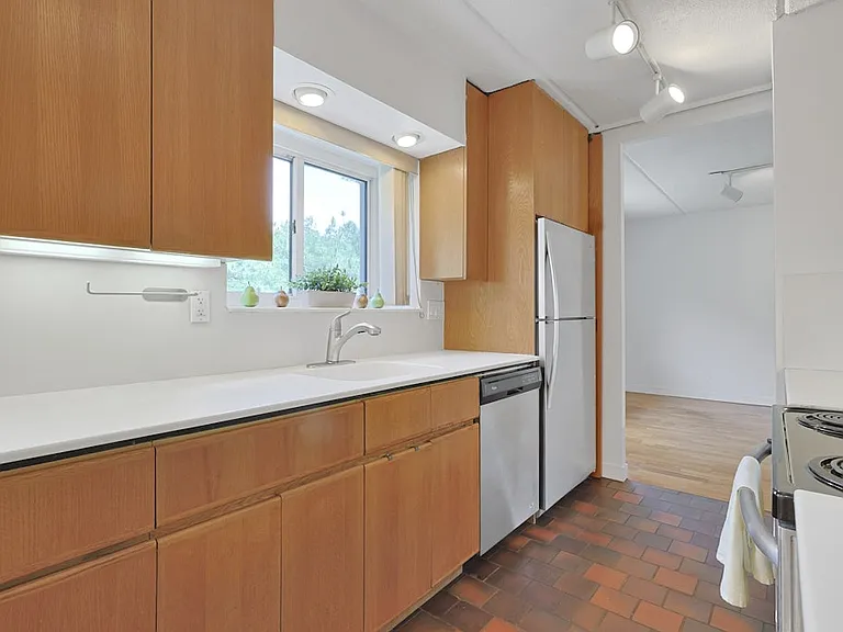 412 Benedict Ave #6C — Photo 12