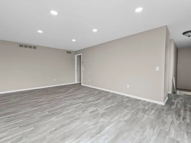 408 Country Club Dr — Photo 4