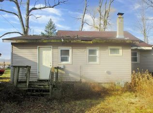 8420 Fox River Rd, Waterford, WI 53185