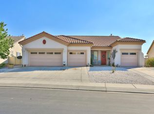 19695 Rosemary St, Apple Valley, CA 92308