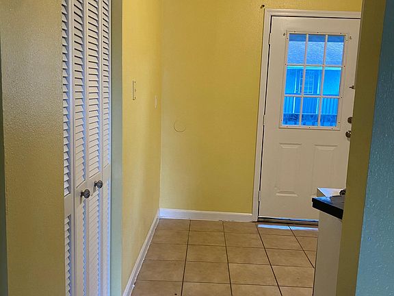 3rd image of 202 Pine Violet Ct