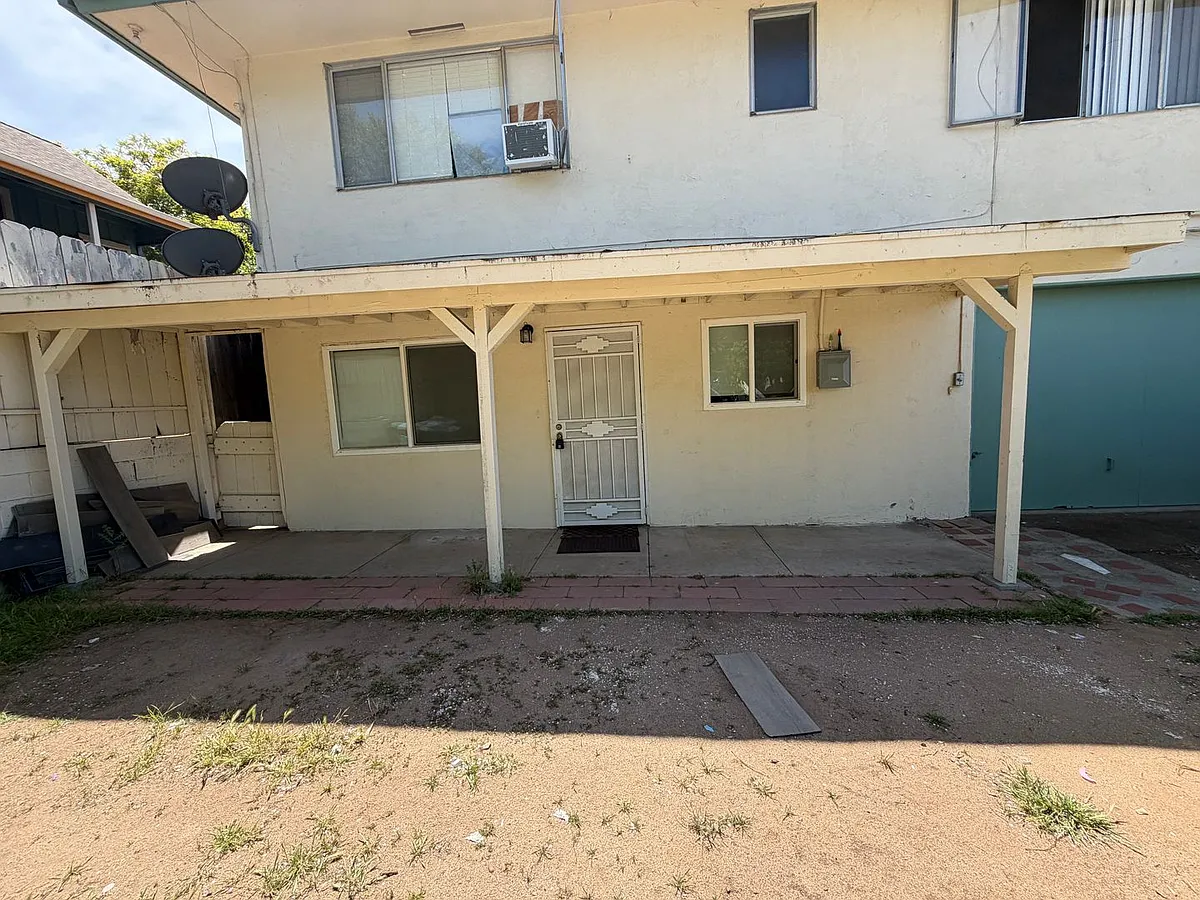 Building Photo - 622 S Kalmia St #B