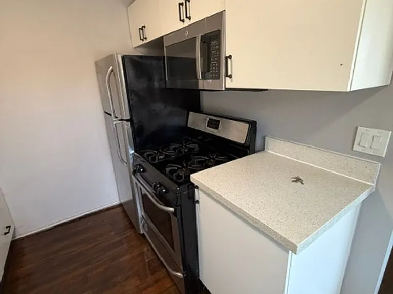 2363 Humboldt Ave — Photo 3