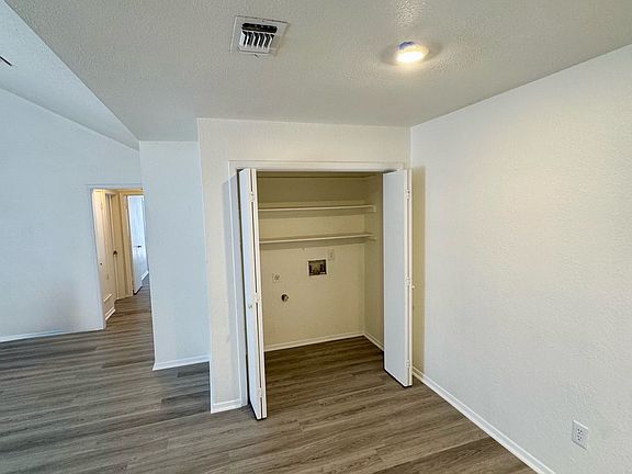 4th image of 4041 Evergreen St