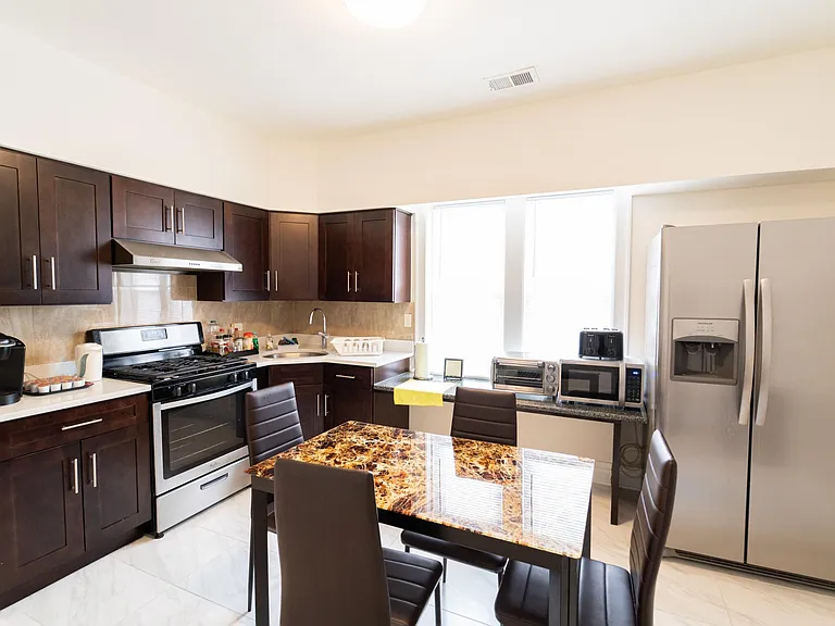 3328 S Lituanica Ave — Photo 13