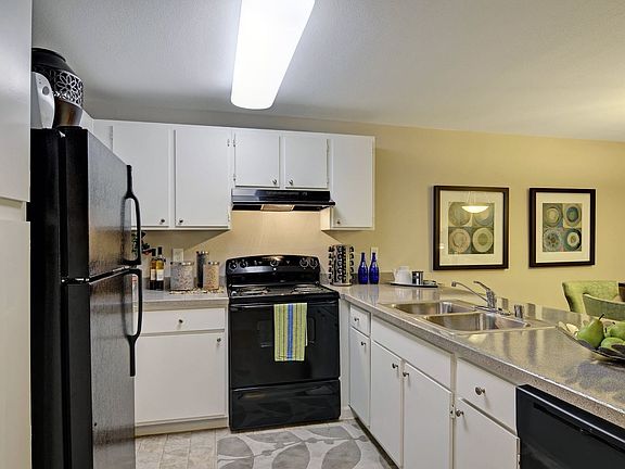 3rd image of 952 SW Campus Dr APT 53F1