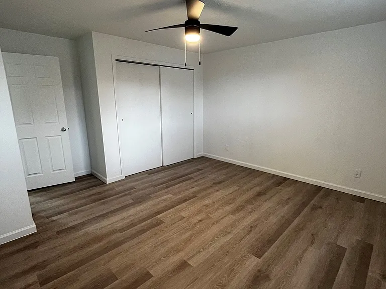 254 N 700 W — Photo 24