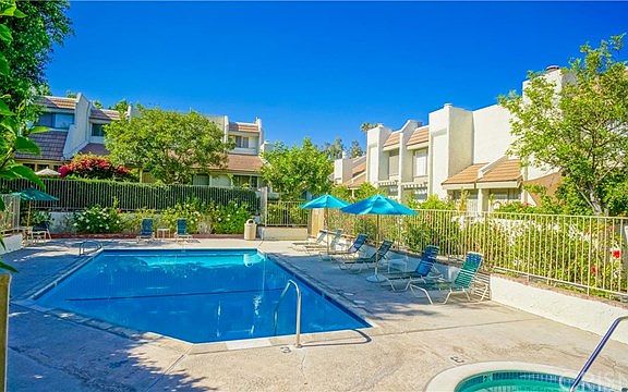 4th image of 11774 Moorpark St Unit F