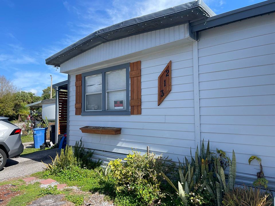 1st image of 213 Sandy Ave