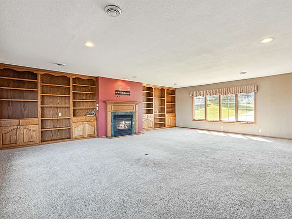 3rd image of 1023 Acre St