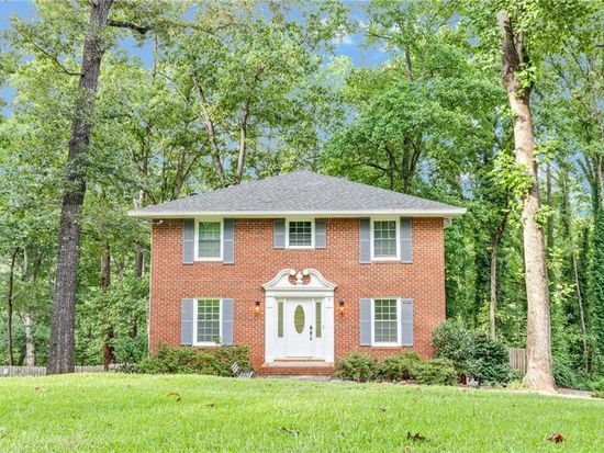 1320 Larkview Dr SW, Lilburn, GA 30047