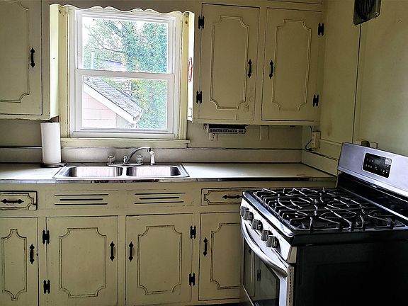 4th image of 108 Tucker St