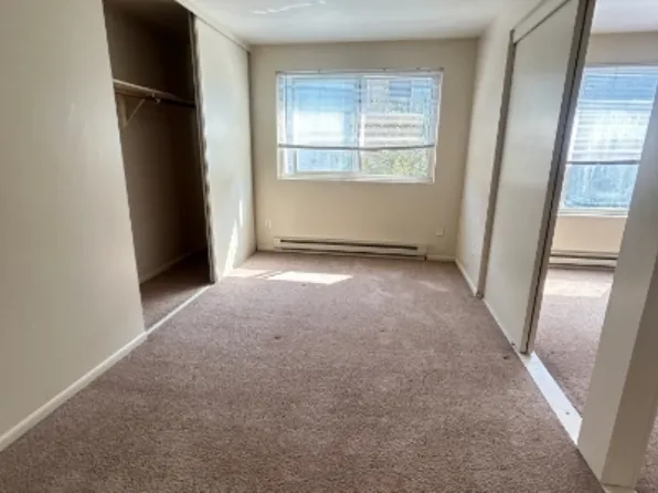 5033 15th Ave NE #2006, Seattle, WA 98105