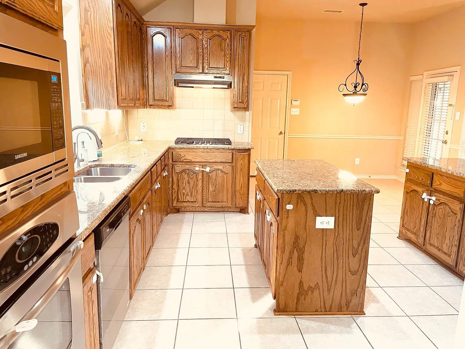 817 Graystone Dr — Photo 4