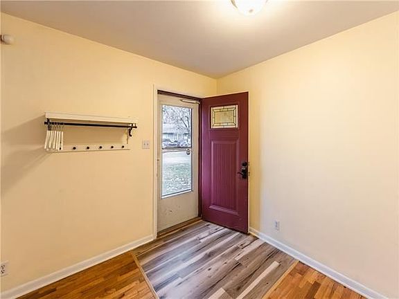4th image of 2502 Glenn St