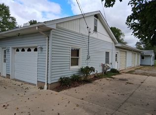 6 SE 13th St, Casey, IL 62420