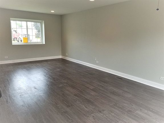 3rd image of 119 Poplar St