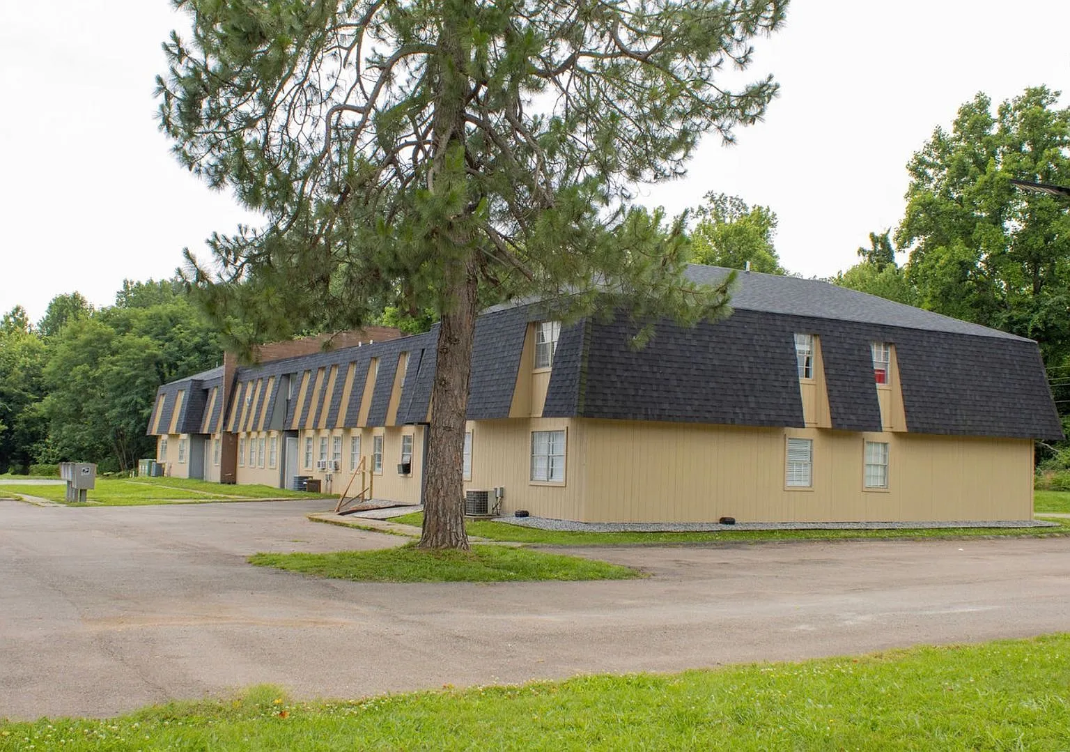 Royal Ridge — Photo 3