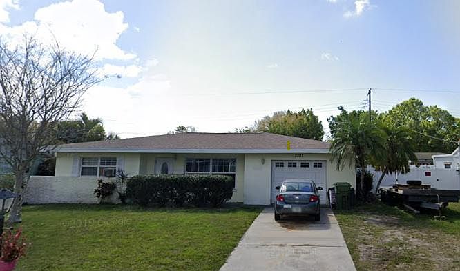 1st image of 3207 19th Ave W