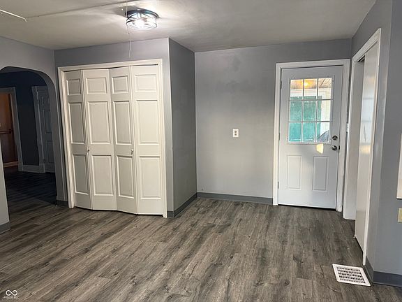 5th image of 207 E Pine St