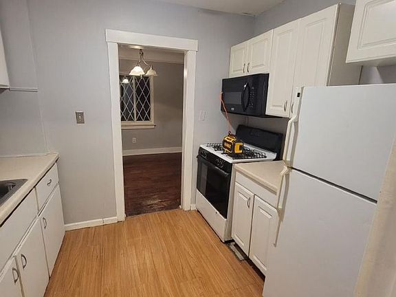 4th image of 47 W Mapledale Ave