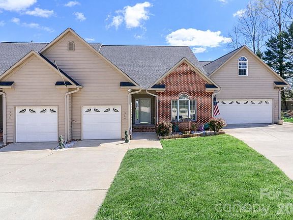 3rd image of 1530 Forest Park Dr