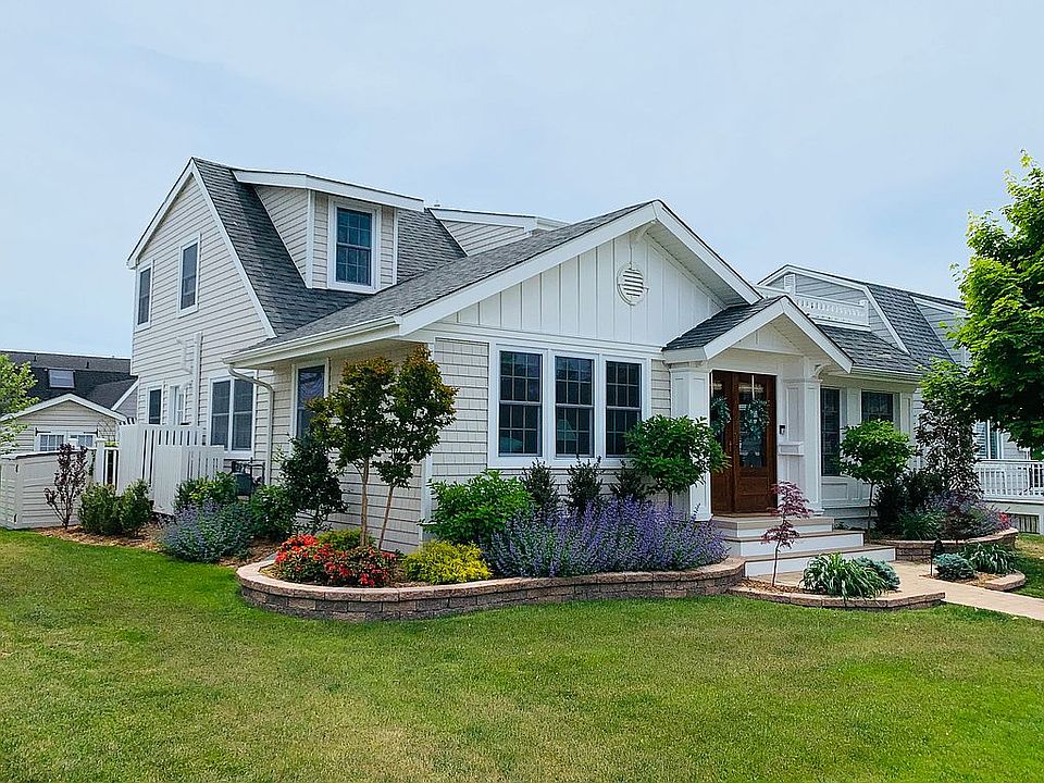 2nd image of 215 Anchorage Dr