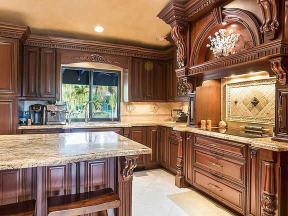 GOURMET CUSTOM KITCHEN