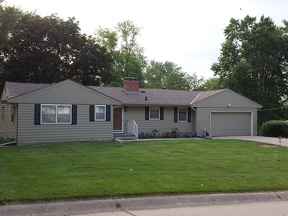 3rd image of 2812 S 105th Ave