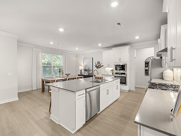 5th image of 205 Veneto Dr