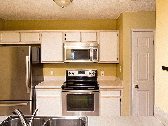 2nd image of 2601 Bluff View Drive #A