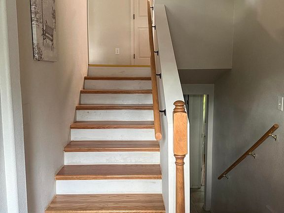 3rd image of 521 E 46th Pl