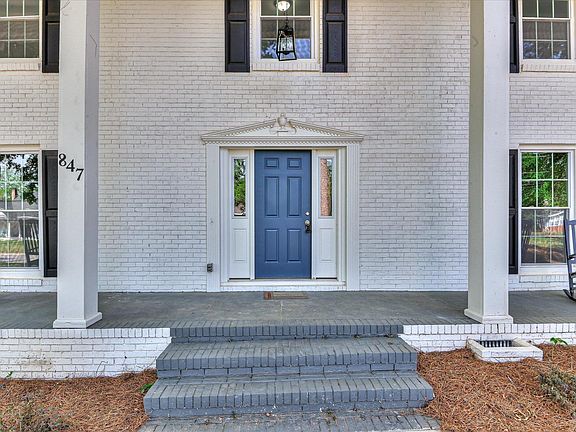 4th image of 847 Hillcrest St