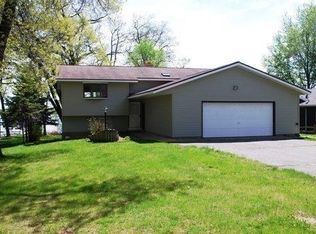 W5693 Island Dr, Pardeeville, WI 53954