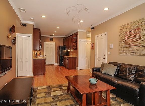 3rd image of 4503 N Rockwell St #1