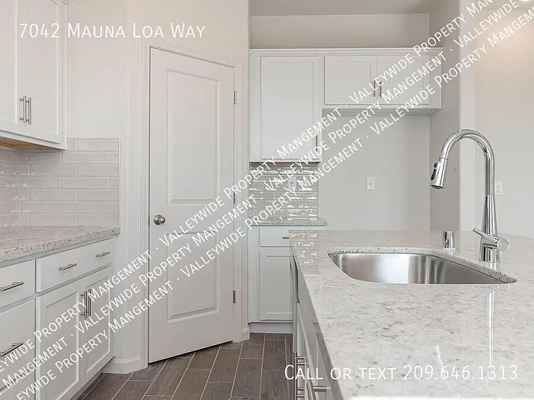 7042 Mauna Loa Way — Photo 6