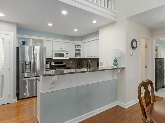 5th image of 5521 Villas Dr #6-A