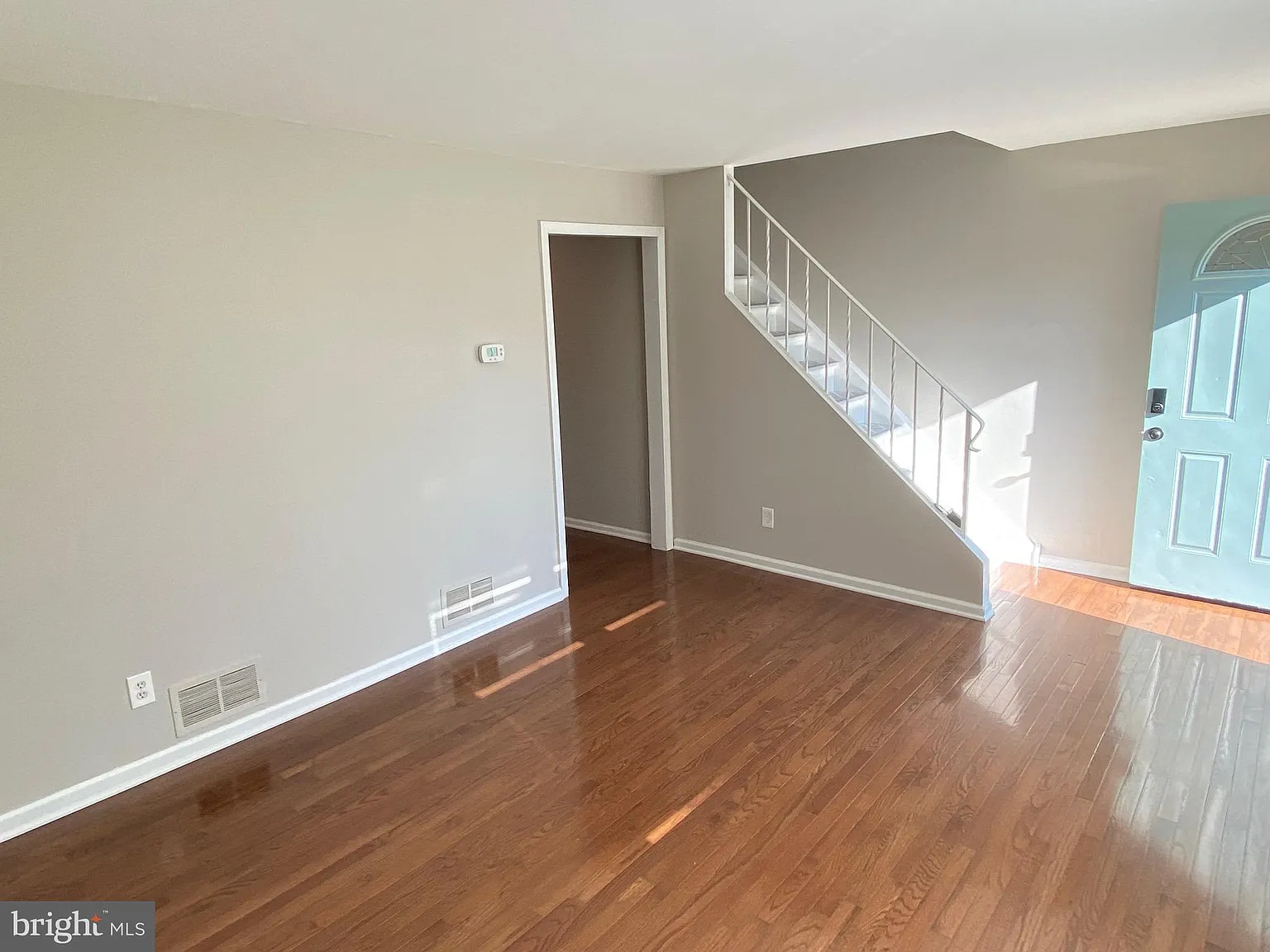 3 bed, 1.5 bath, 1080 sqft, $2,500 — Photo 4