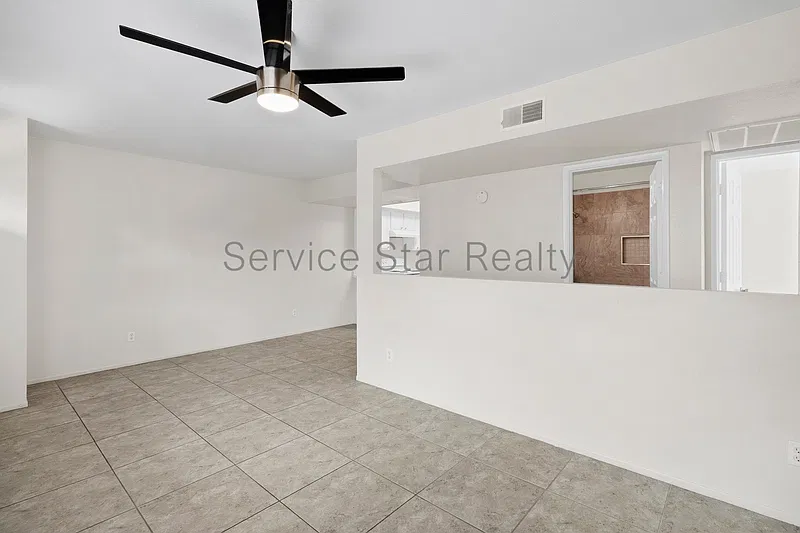 2 bed, 2.0 bath, 864 sqft, $1,349 — Photo 4