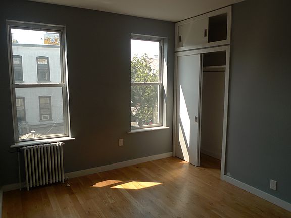 5th image of 817 Woodward Ave