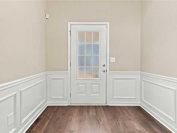 5th image of 3184 Hawthorne Path