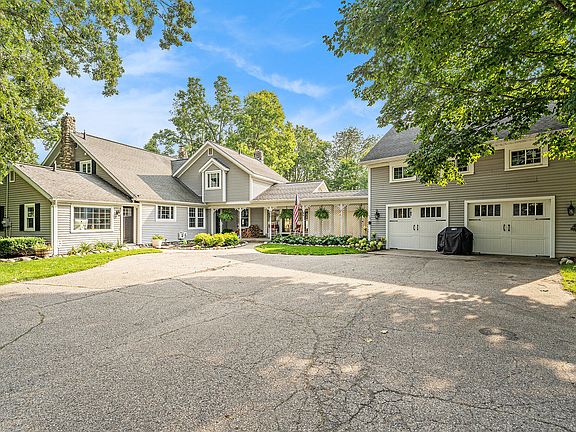 4th image of 585 Wallinwood Ln