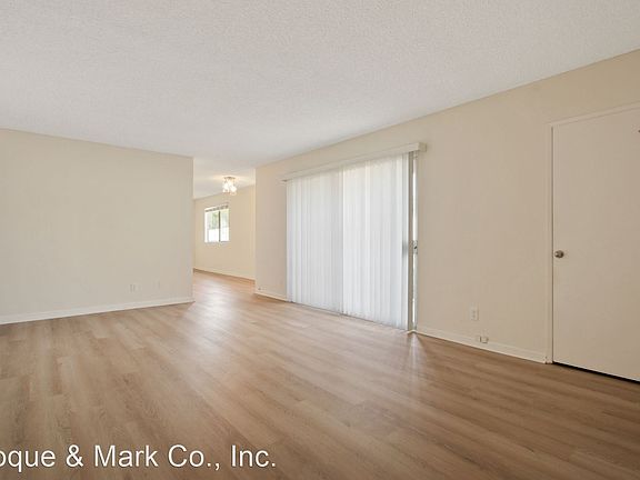 5th image of 2927 Arizona Ave