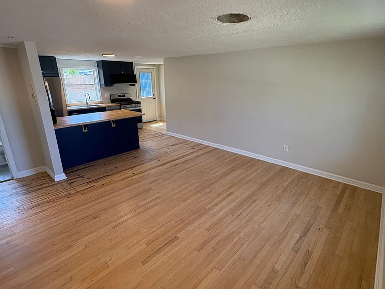 2755 N 9th Ave — Photo 2
