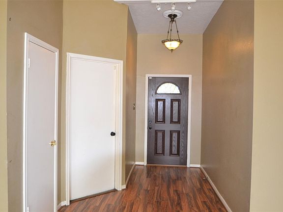 3rd image of 2818 Russett Pl W