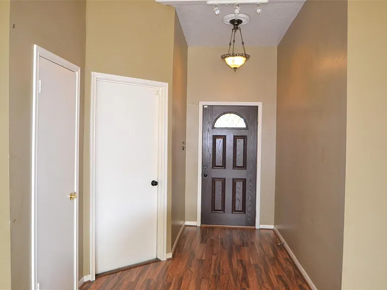2818 Russett Pl W — Photo 3